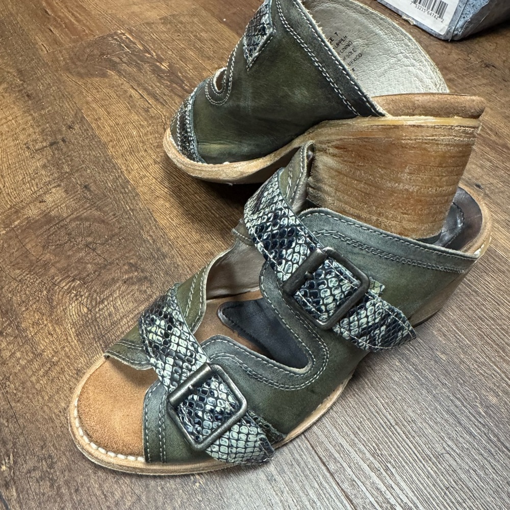 Freebirds Caprice Green and black Sandals with Snakeskin Detail